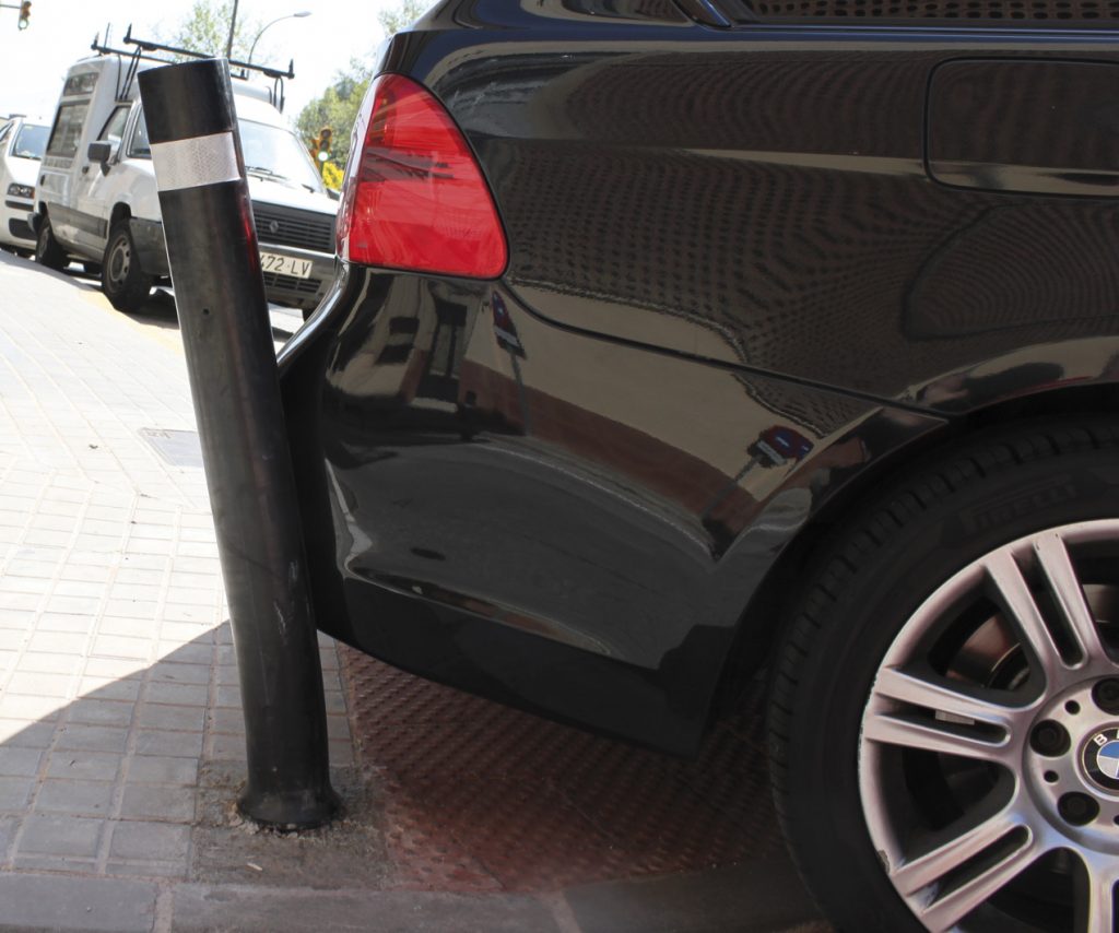 A-resist-eco-semi-flexible-bollards-insallted-car-crushed